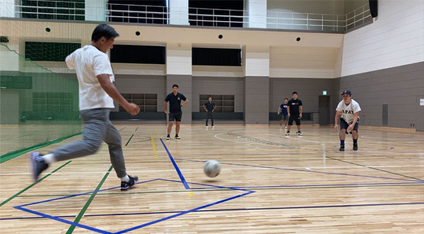 初級パラスポーツ指導員養成講習会の受講生を対象に、東京都IDフットソフトボール協会（代表者と知的障害者）による講演会と体験会を実施